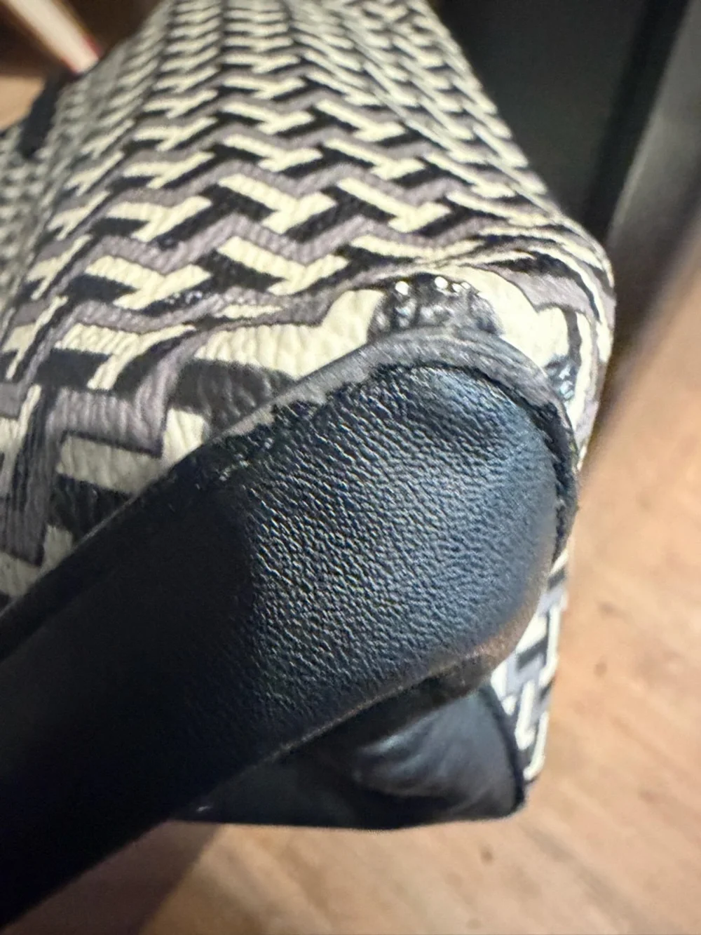 Tory Burch Black and White Geometric Tote🥰 Great‎ Conditions!